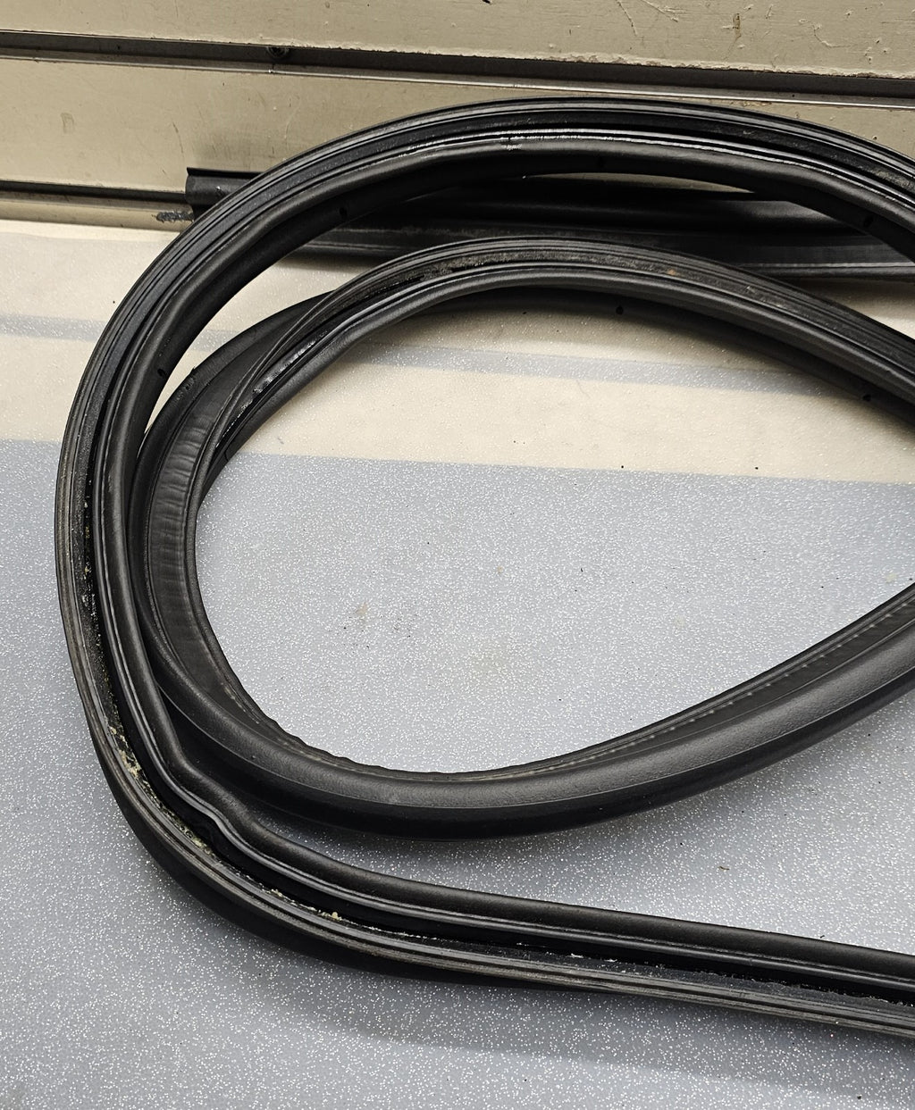 🔥1998-2002 Lincoln Town Car REAR Trunk WEATHER Strip rubber trim OEM