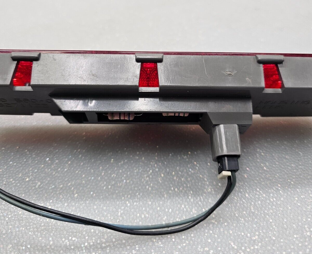 🔥2008-2012 Chevy Malibu Rear High Mount Third Brake Light Lamp Assembly Chrome