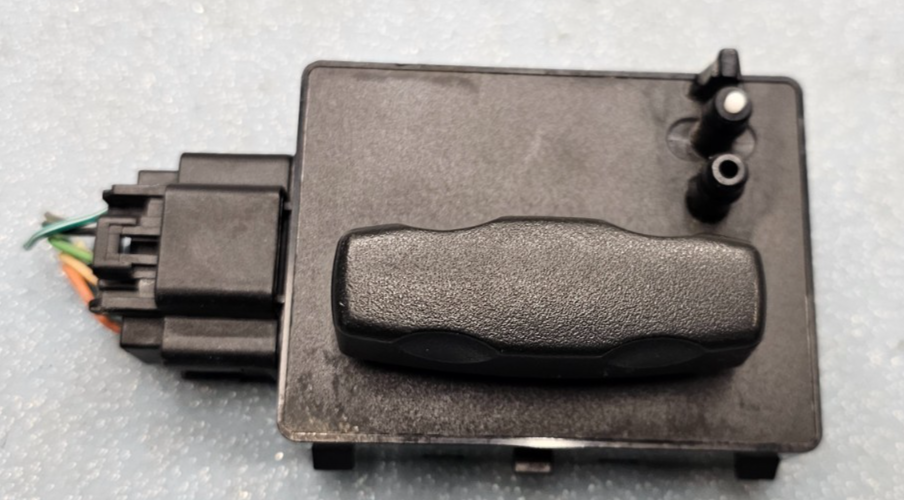 🔥04-11 TRAILBLAZER ENVOY CADILLAC STS LEFT DRIVER SEAT SWITCH BEZEL BLACK