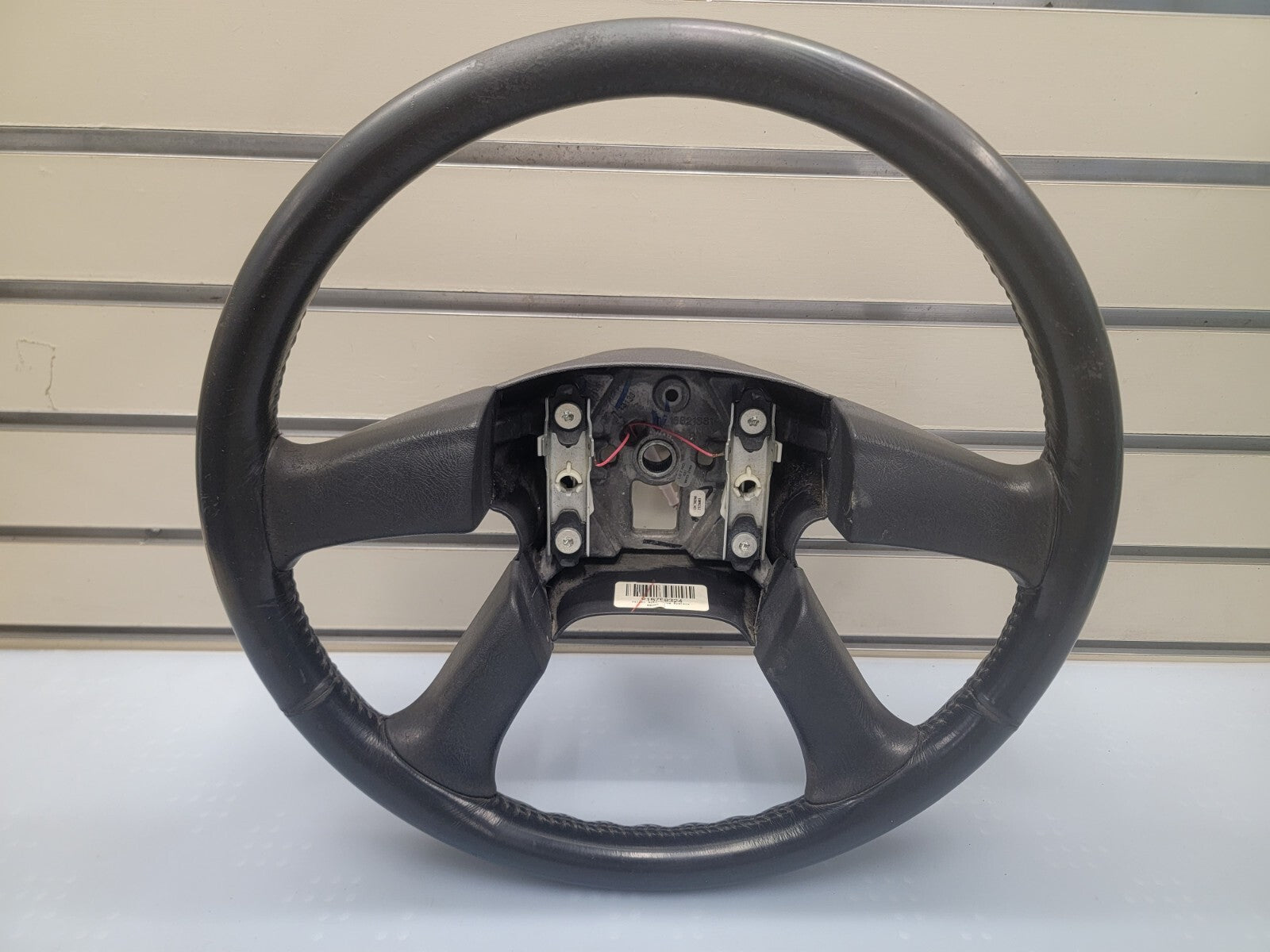 02-09 Trailblazer Envoy03-06 SILVERADO SIERRA YUKON STEERING WHEEL LEATHER BLACK