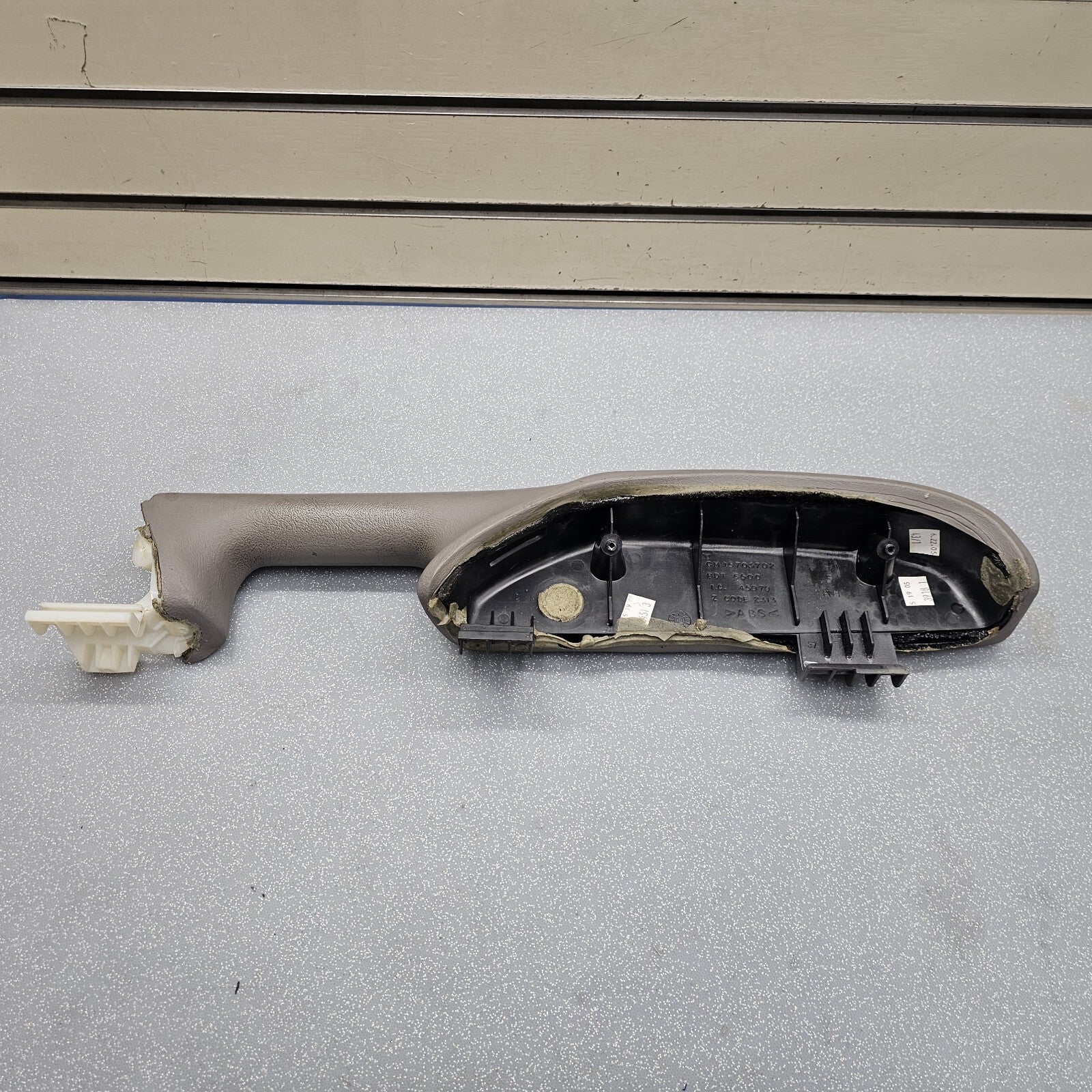 🔥03-06 Silverado SIERRA TAHOE Door Panel ARMREST Front RIGHT Handle LT GRAY H2