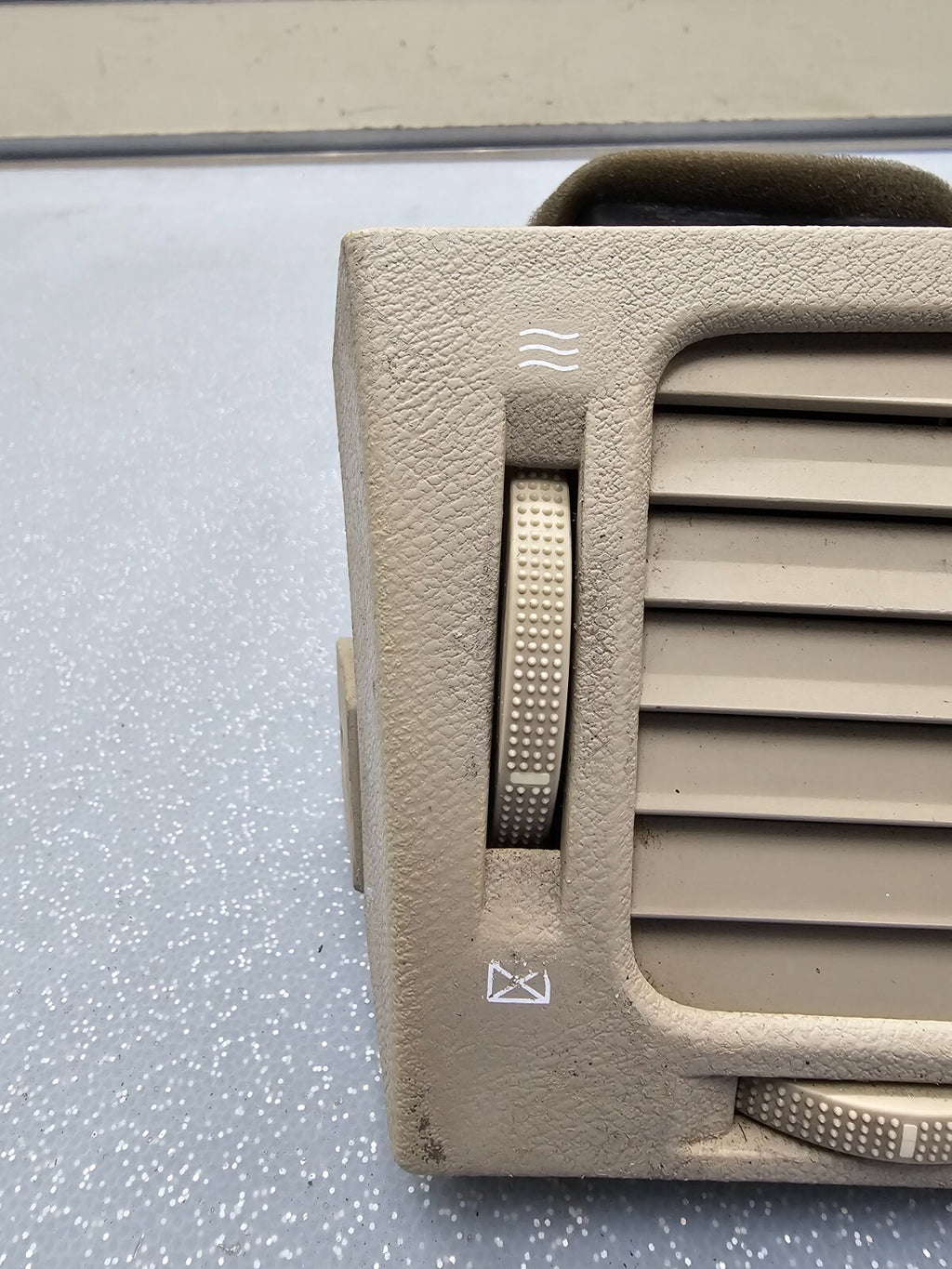 06-11 Hyundai Azera Dash Left Driver Air Vent Heater Filter Conditioner Tan OEM