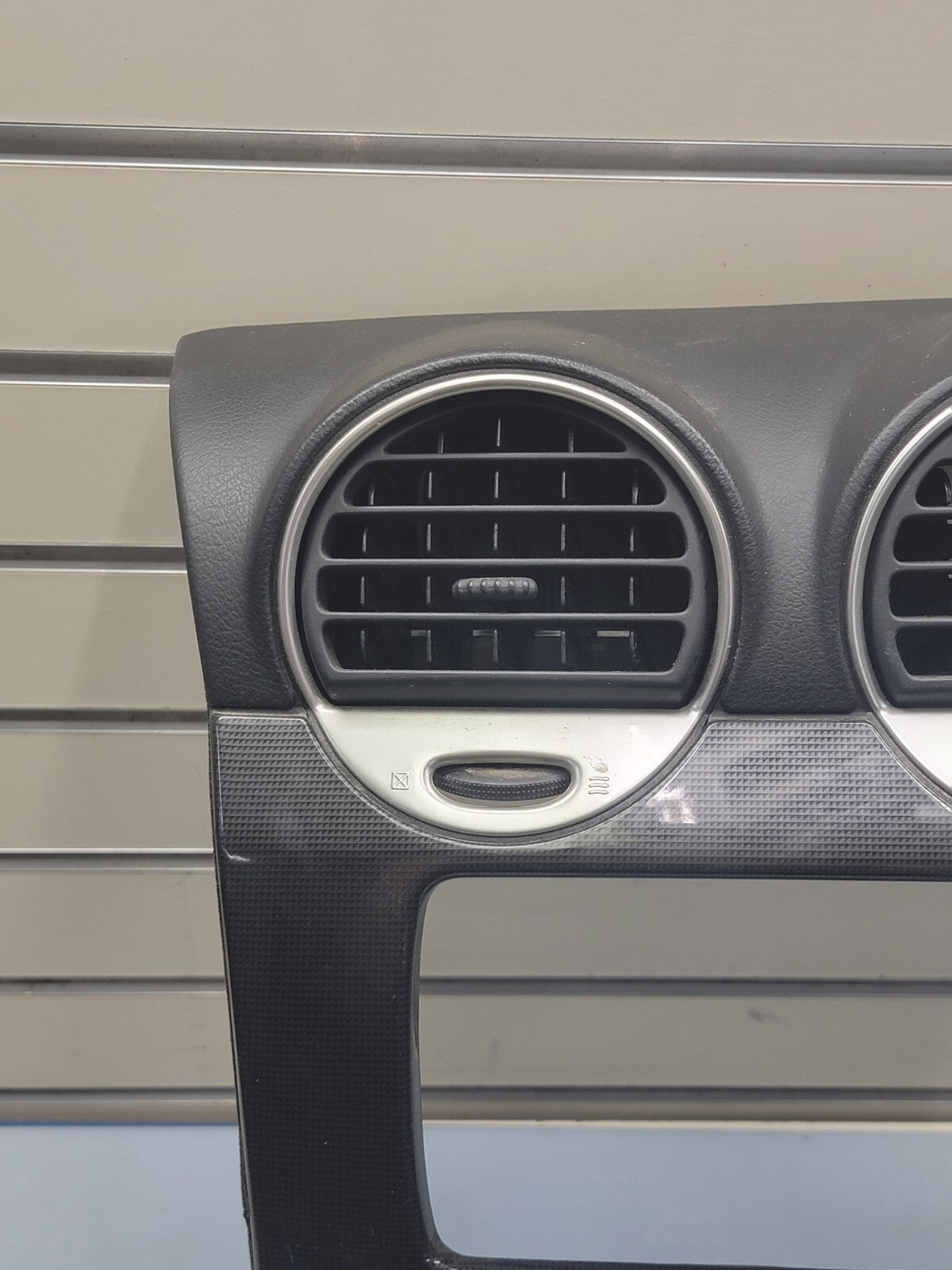 03-08 GMC ENVOY XL FRONT RADIO DASH VENT BEZEL CLIMATE CONTROL carbon fiber B45