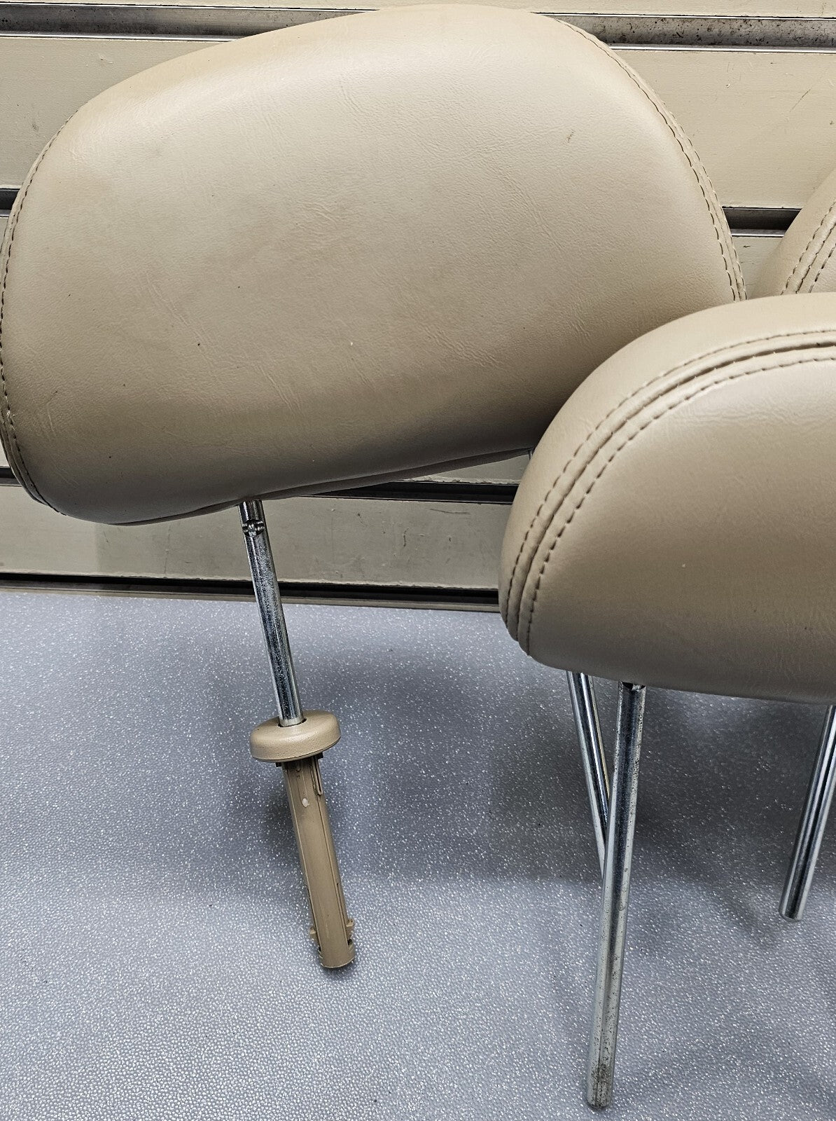 🔥05-12 Ford Escape MARINER HEADREST Rear 2nd Row LEFT/RIGH SET LEATHER TAN