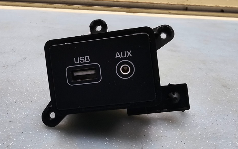 🔥2015-2018 KIA SEDONA USB AUDIO INPUT PORT ADAPTER AUX & USB Jack Assembly