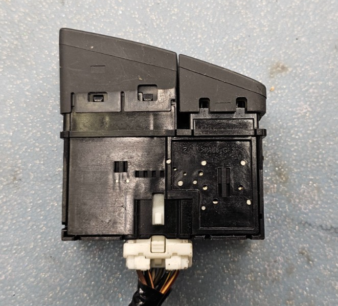 🔥10-17 Suzuki Swift Flasher Hazard Relay Warning Light Switch Assembly Black
