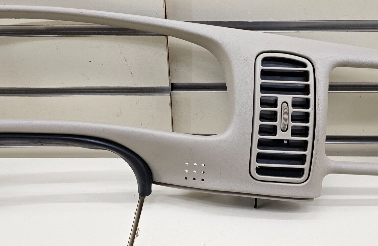 97-05 BUICK PARK AVENUE DASH INSTRUMENT CLUSTER SPEEDOMETER TRIM BEZEL LIGHT TAN