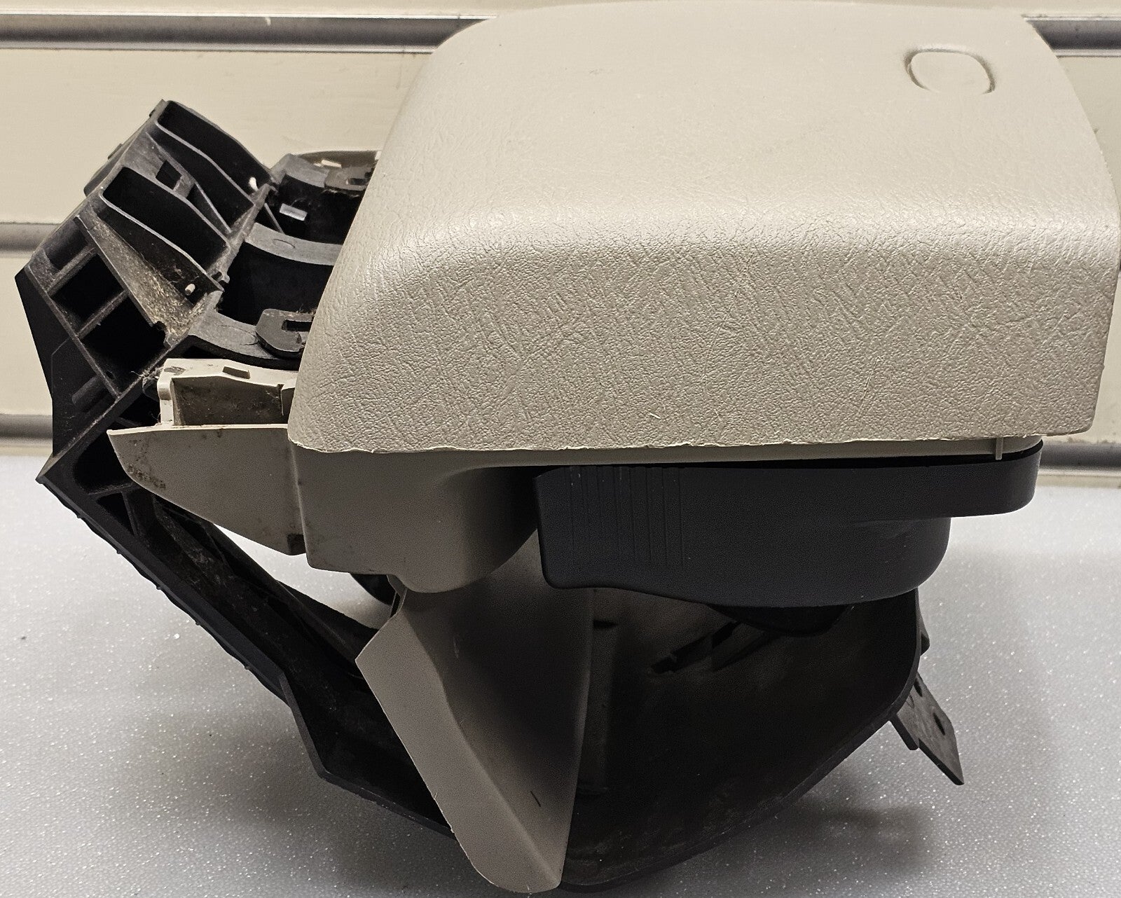 02-05Dodge RAM Dash 2 CUP HOLDER DRINK HOLDER CENETER CONSOLE Light TAN CH7