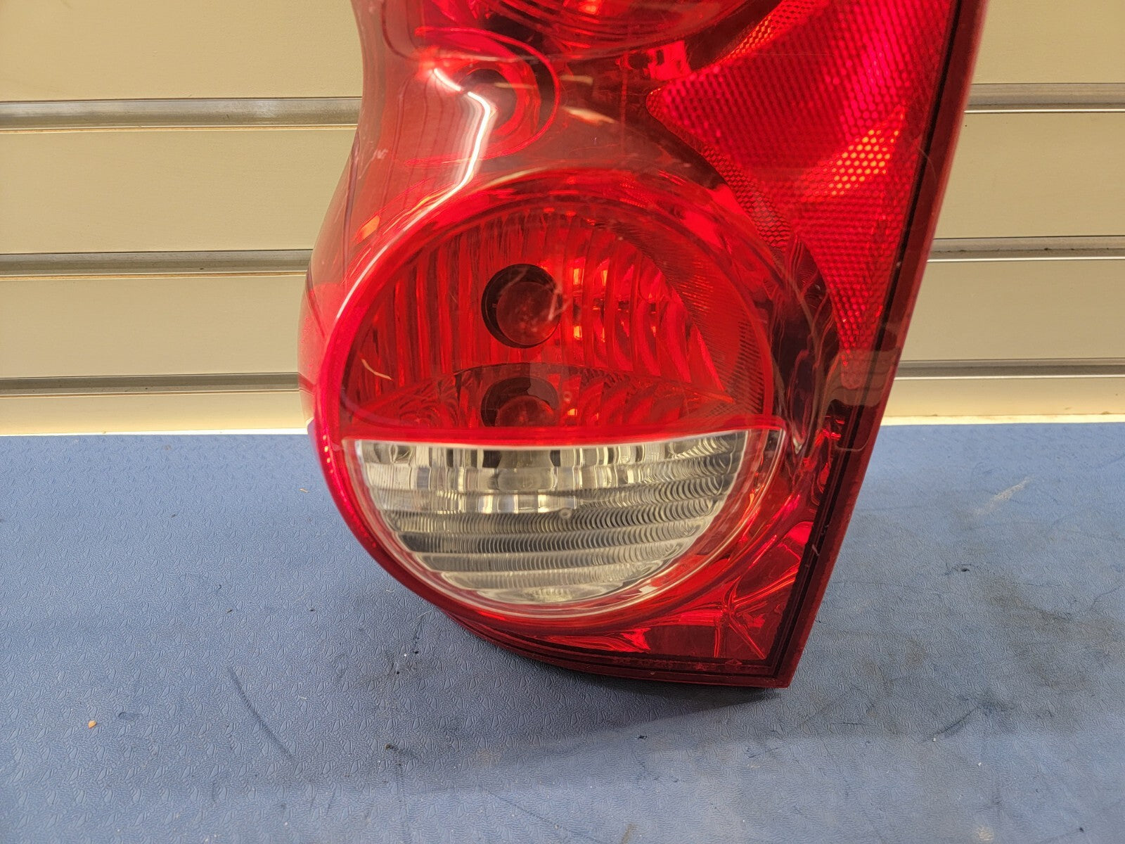 🔥2004-2009 Dodge Durango driver Side Lens and Housing Tail Light Lamp