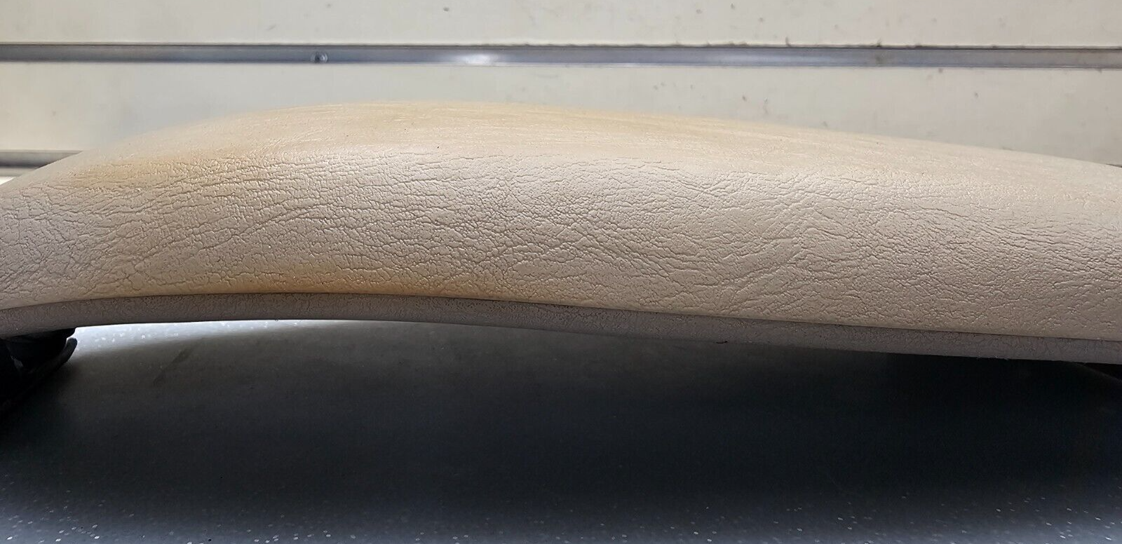 🔥00-07 FOCUS CENTER CONSOLE LID ARMREST LID COVER LEATHER STORAGE ASSEMBLY TAN