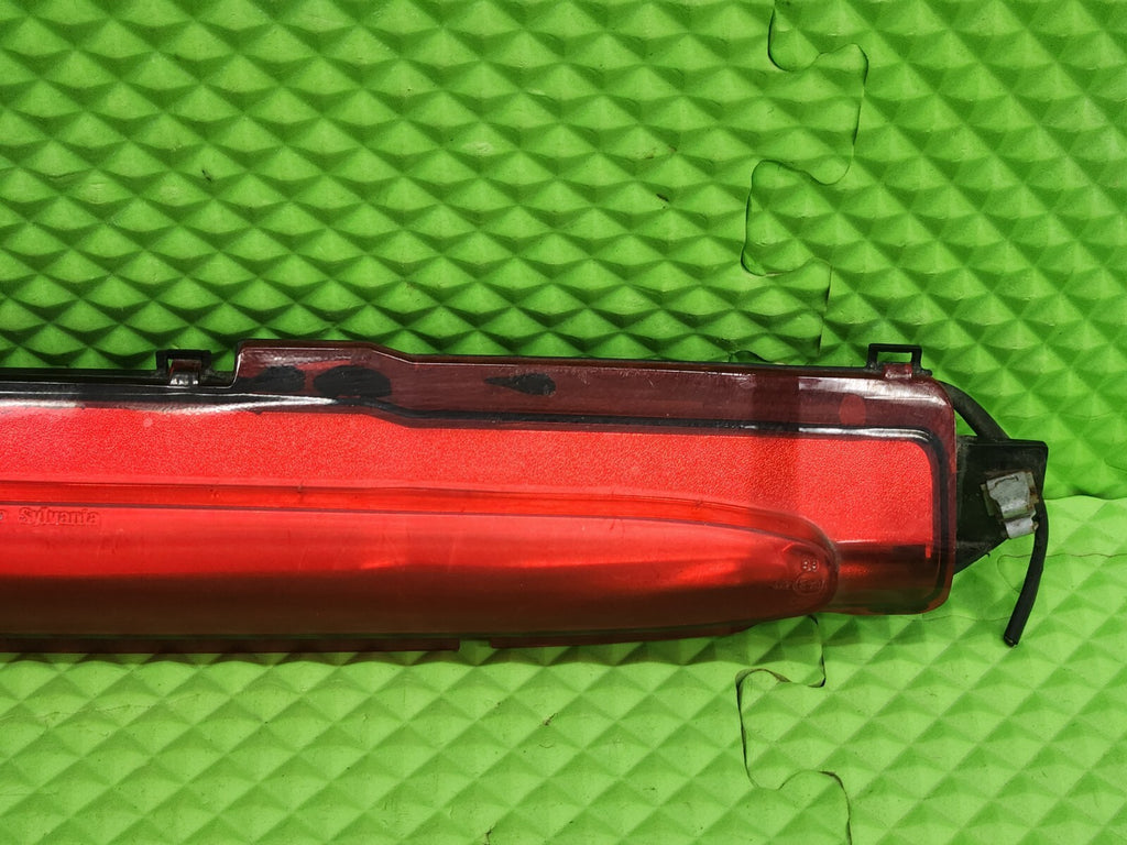2002-2009 CHEVROLET TRAILBLAZER REAR 3RD HIGH MOUNTED BRAKE LIGHT OEM RED