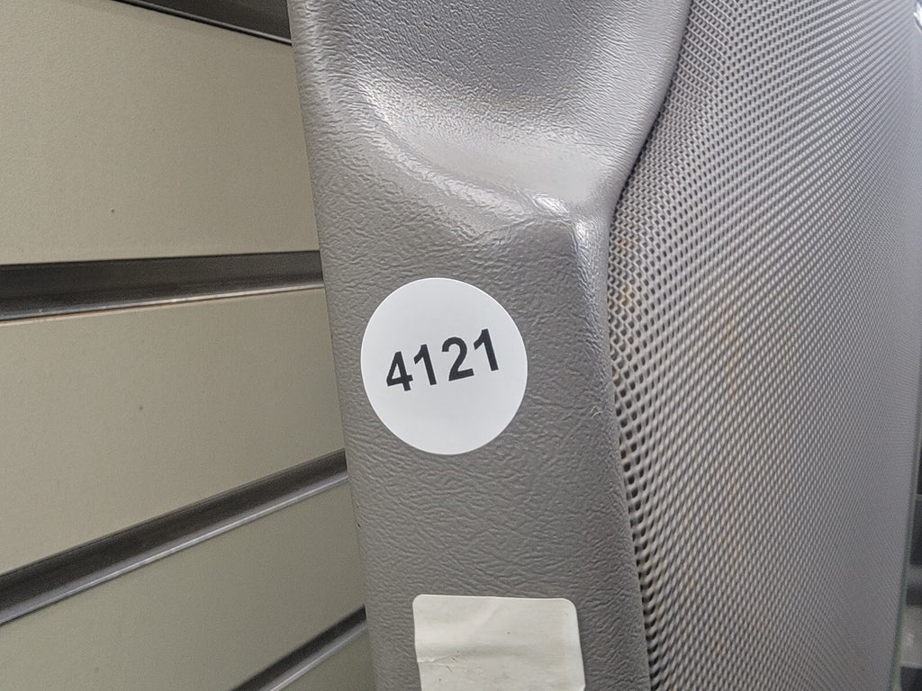 🔥2003-2006 Chevy Silverado SIERRA Door Panel Front right passenger gray D5