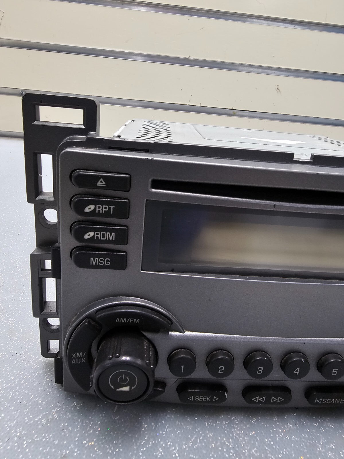 🔥2006 - 2007 PONTIAC TORRENT radio receiver AM FM CD CD Player GRAY