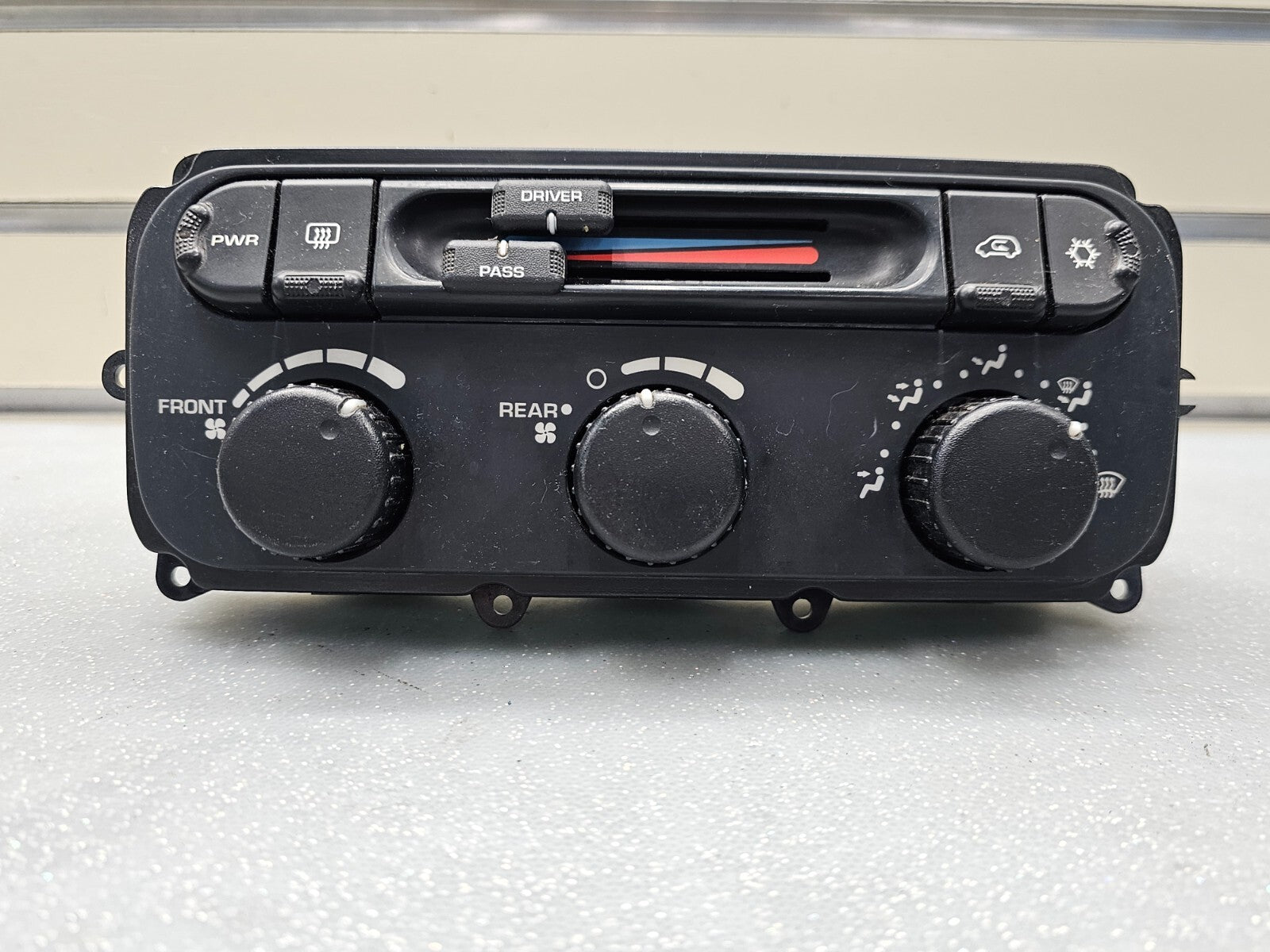 04-07 Dodge Caravan Town Country Dash AC Climate Temperature Heater Control OEM