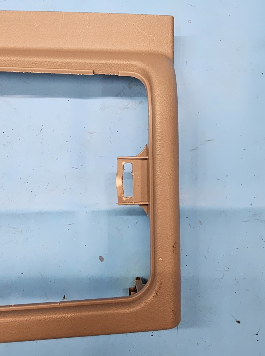 🔥03-06 CHEVY SILVERADO SIERRA DASH UPPER CENTER CONSOLE STORAGE CUBBY BEZEL TAN