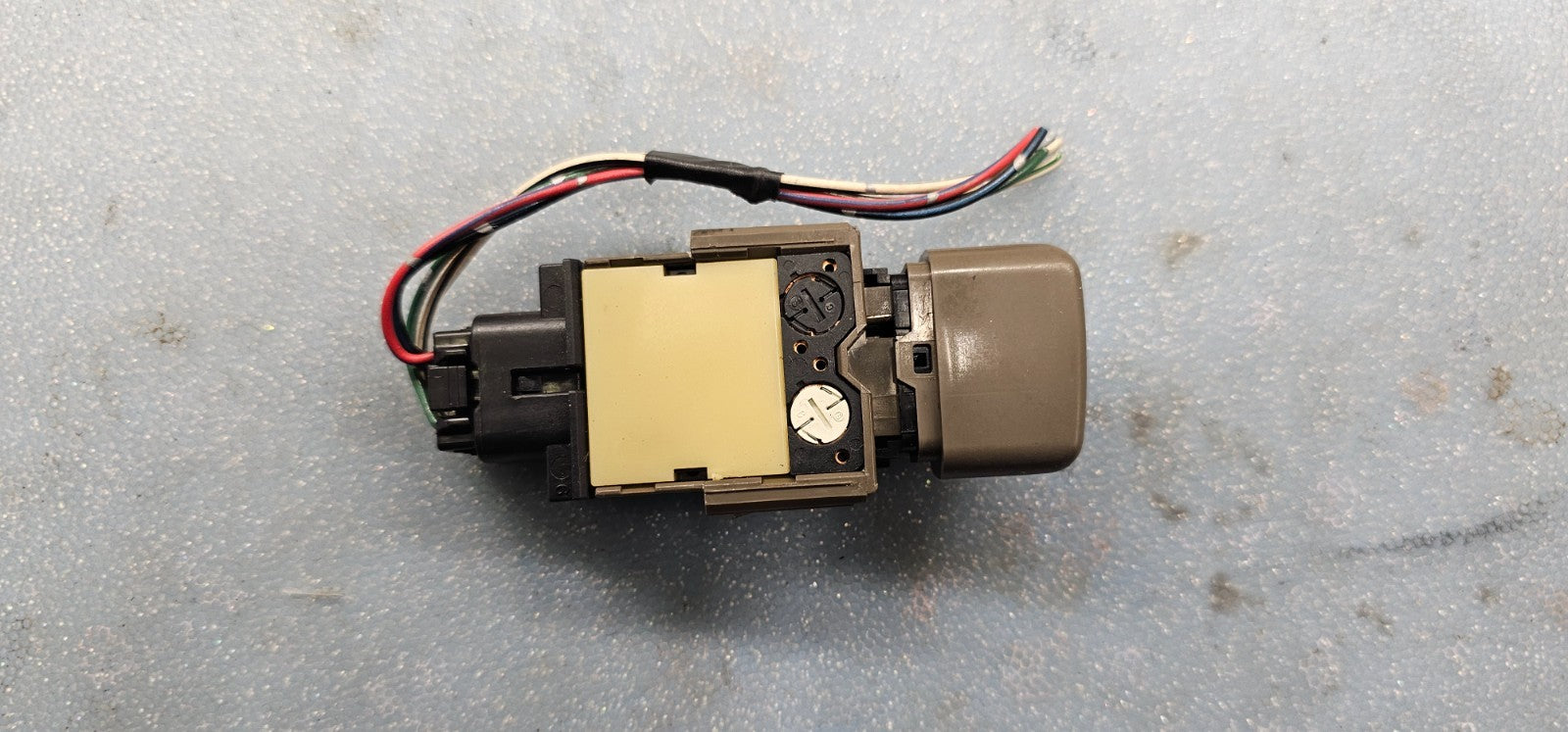 🔥98-02 COROLLA 05-10 AVALON HAZARD EMERGENCY LIGHT SWITCH DRIVER ASSEMBLY TAN