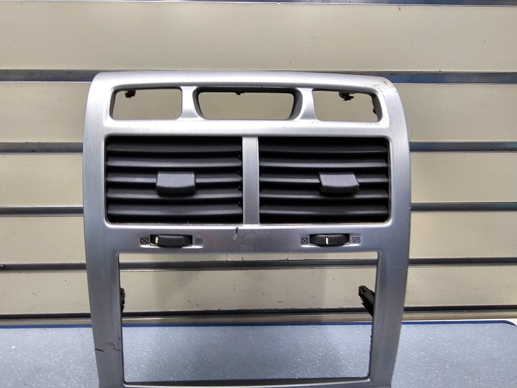 🔥05-09 KIA SPORTAGE CENTER DASH RADIO BEZEL TRIM CLIMATE CONTROL OEM SILVER