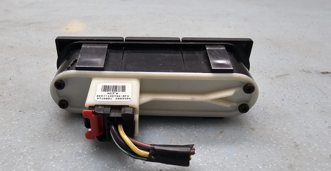 06-09 FUSION MERCURY MILAN CENTER DASH HAZARD BUTTON SWITCH PASS RADIO BEZEL