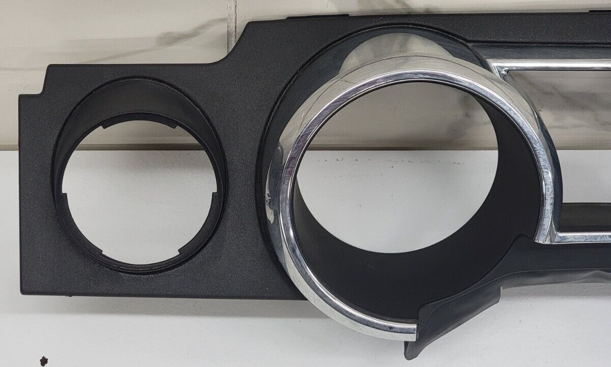 🔥05-09 Mustang Dash Instrument Cluster Bezel Speedometer Trim Chrome/Black C32