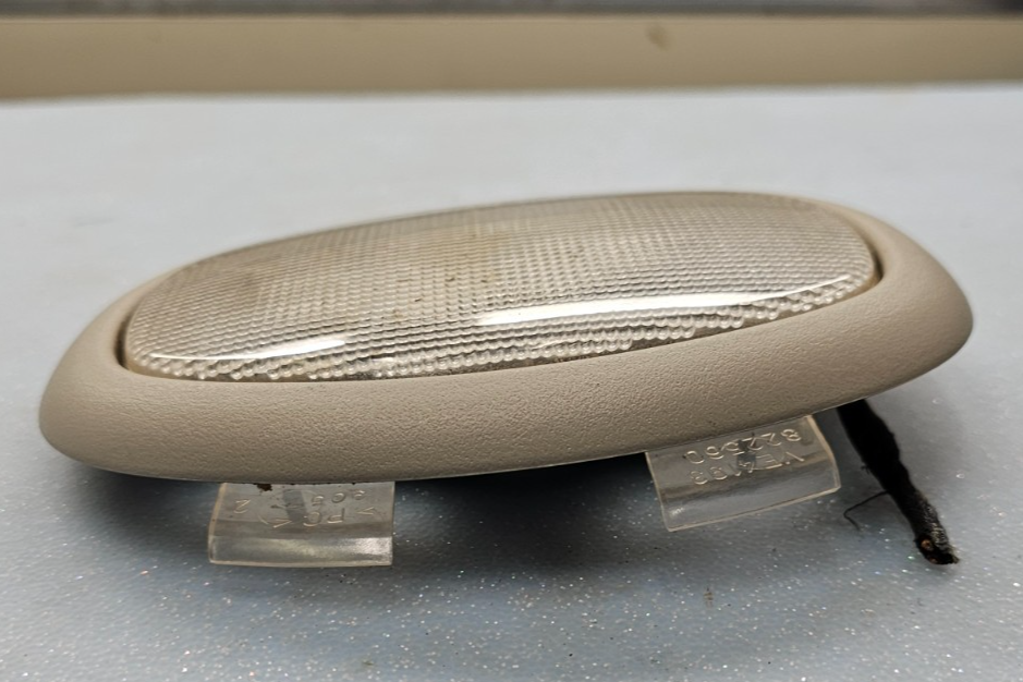 🔥2001-2004 CHRYSLER VOYAGER OVERHEAD ROOF DOME LAMP LIGHT ASSEMBLY OEM TAN