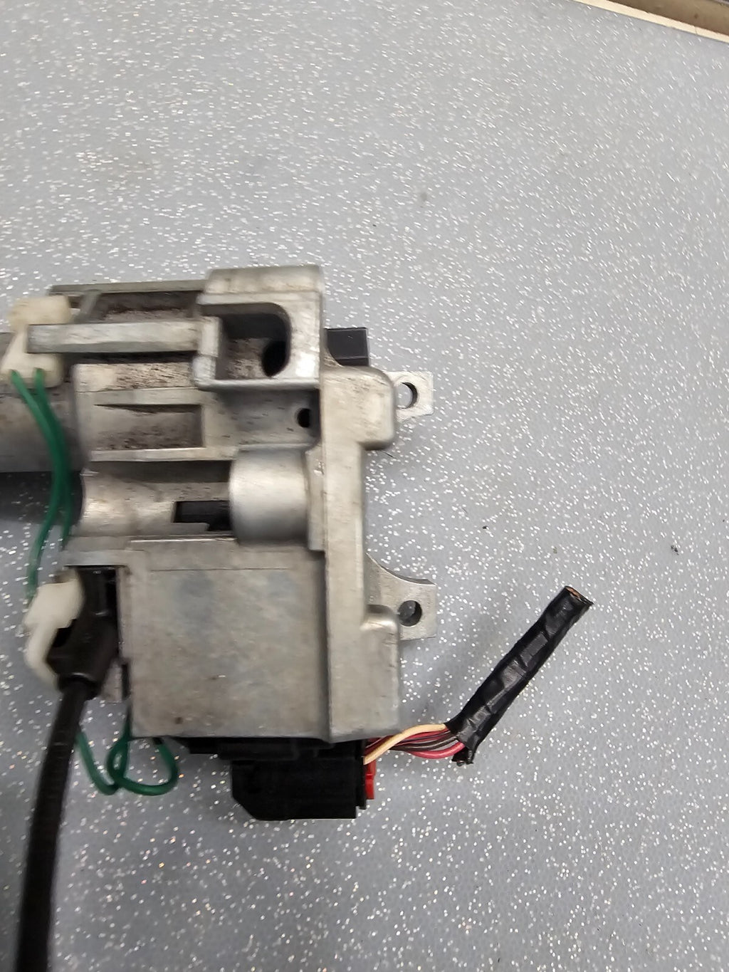 🔥07-13 Silverado Sierra STEERING COLUMN IGNITION LOCK CYLINDER HOUSING ASSEMBLY