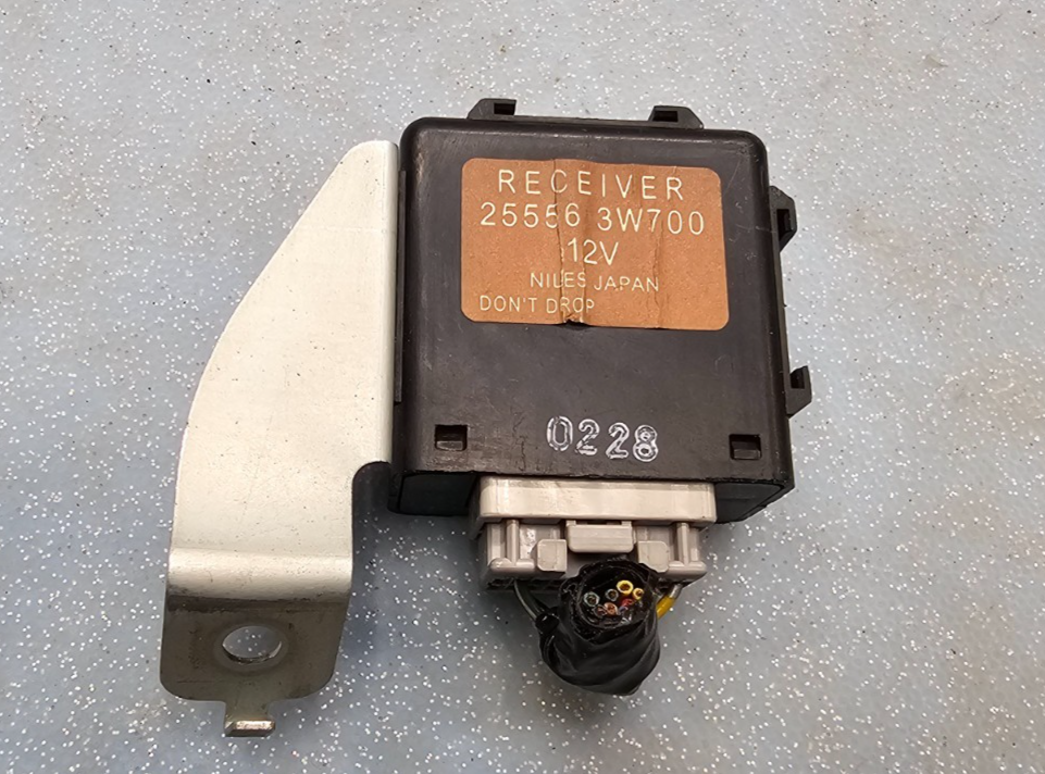 🔥00-02 QX4 PATHFINDER Signal Control Module Receiver Computer Unit OEM