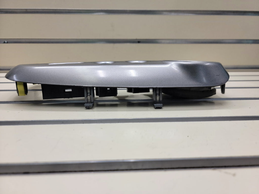 🔥2003-2008 Toyota MATRIX / Pontiac VIBE Center Dash Radio Bezel Trim Silver B26