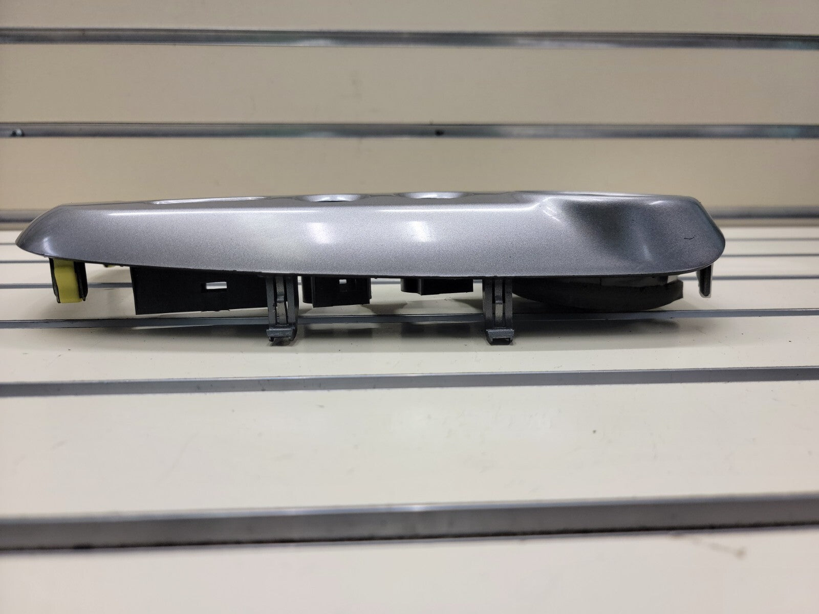 🔥2003-2008 Toyota MATRIX / Pontiac VIBE Center Dash Radio Bezel Trim Silver B26