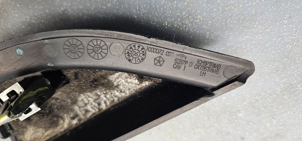 🔥07-10 Chrysler Sebring JS 2.4 front left door mirror inner cover trim
