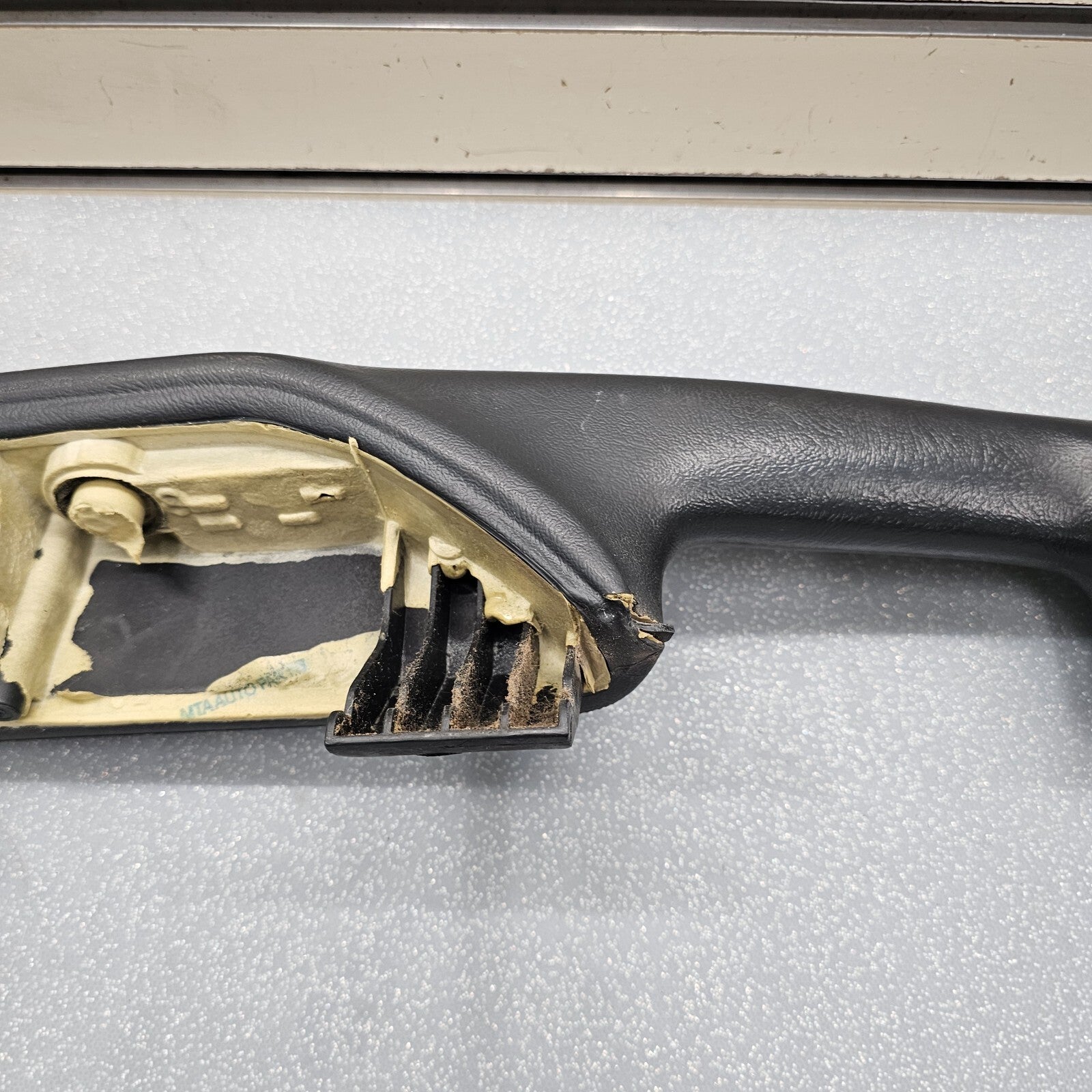 99-06 Chevy GMC Silverado TAHOE Door Panel ARMREST Front LEFT Handle GRAPHITE H3