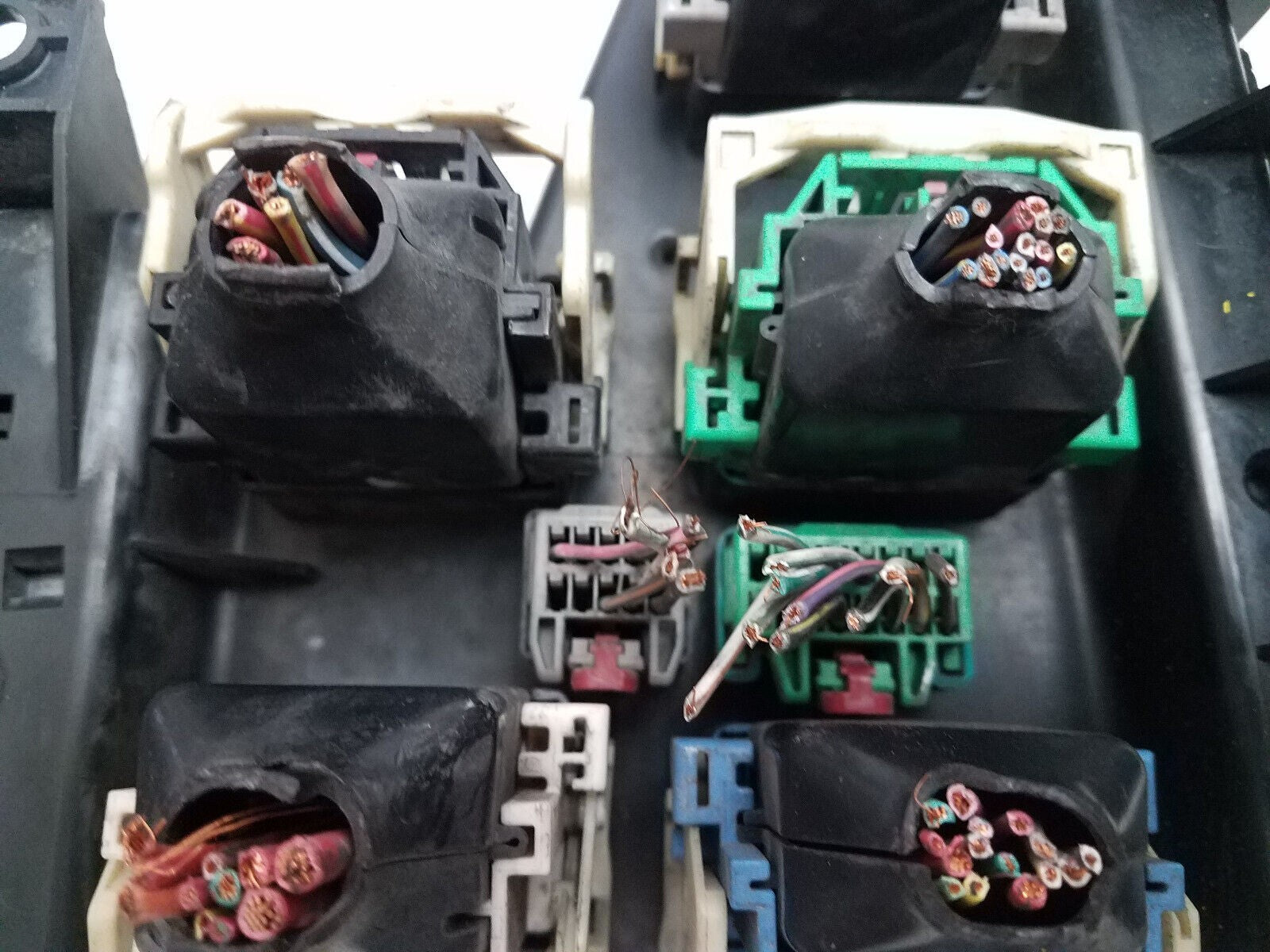 🔥02-05 DODGE RAM 1500 2500 UNDER HOOD GAS FUSE BOX RELAY PANEL POWER