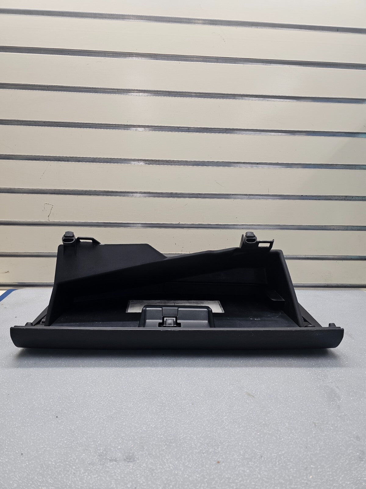 02-05 Dodge RAM 1500 2500 Dash GLOVE BOX Storage Compartment Assembly BLACK G22