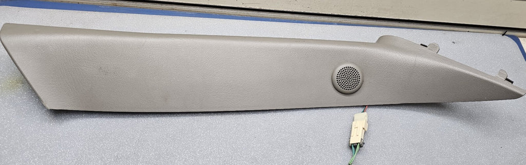 99-06 SILVERADO SIERRA Roof Molding A PILLAR Trim RIGHT Pass Speak LIGHTGRAY P3