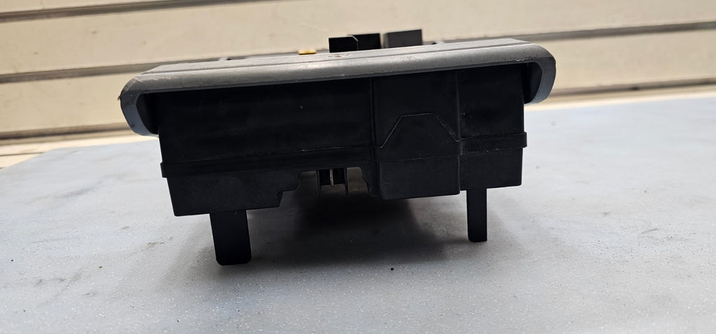 07-09 Suburban Yukon Engine Fuse Box Relay Body Control Module Integrated Power