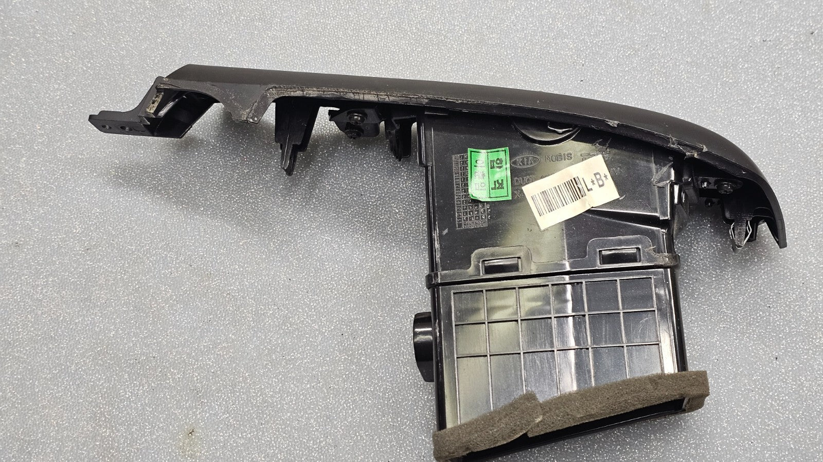 06-12 Kia Sedona Carnival Front Right Passenger Dash AC Air Vent Assembly Black