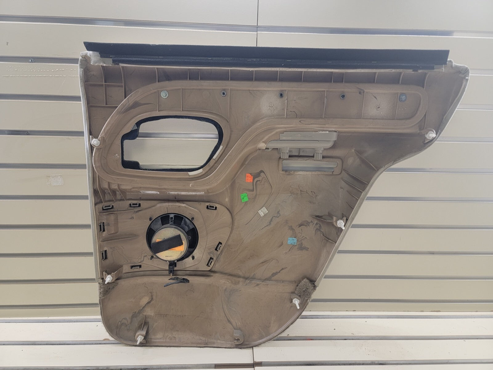 🔥1995-1999 Chevy GMC Silverado escalade DOOR PANEL Rear left Side Auto TAN D2