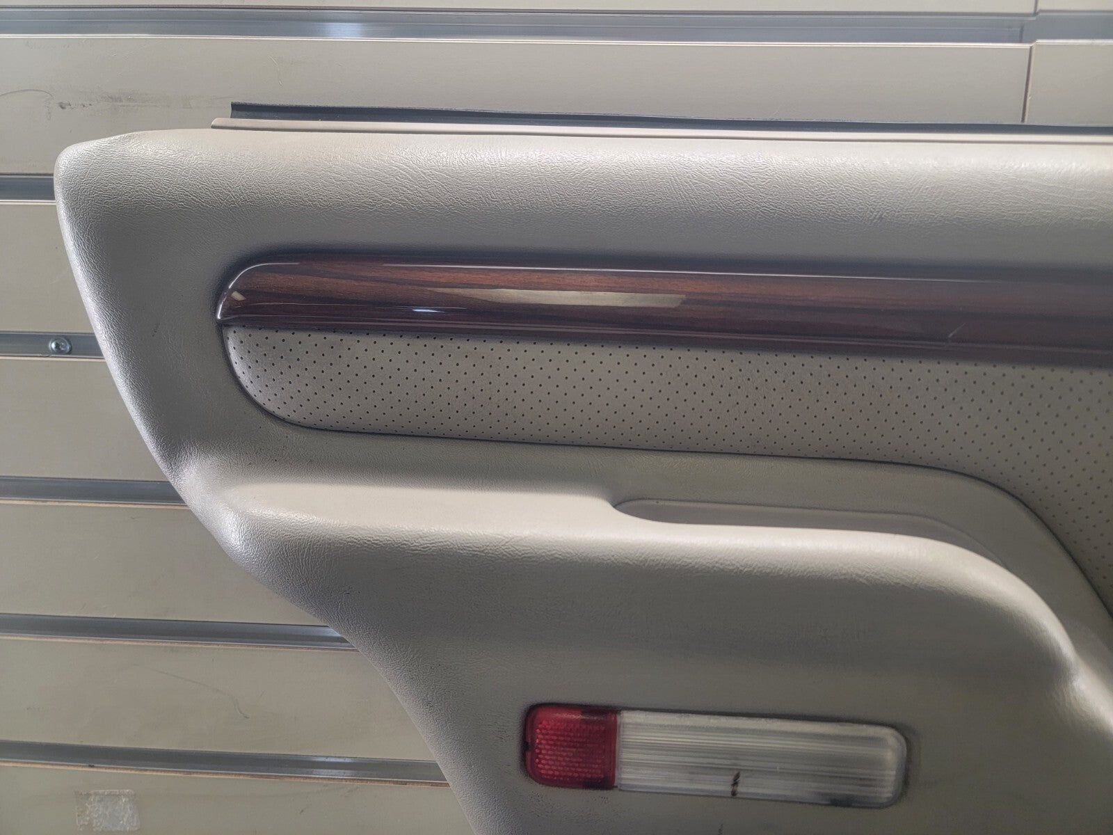 🔥1995-1999 Chevrolet GMC Silverado escalade DOOR PANEL Rear left Auto TAN  D2