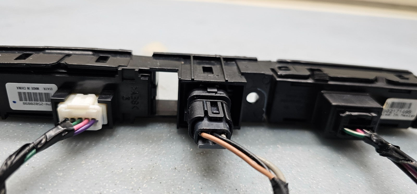 🔥06-24 Acadia Savana Sierra Hazard Light Control Switch Restraint Module PANEL
