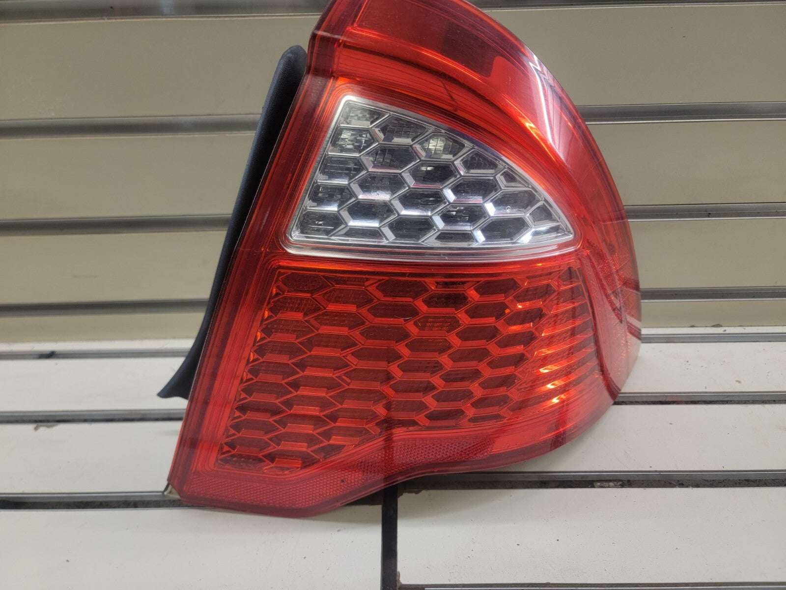 10-12 Ford FUSION Tail Light Break Light Lamp Assembly Rear RIGHT Passenger OEM