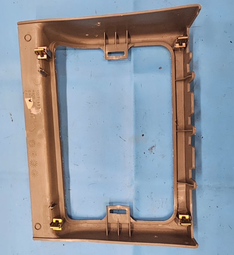 🔥03-06 CHEVY SILVERADO SIERRA DASH UPPER CENTER CONSOLE STORAGE CUBBY BEZEL TAN