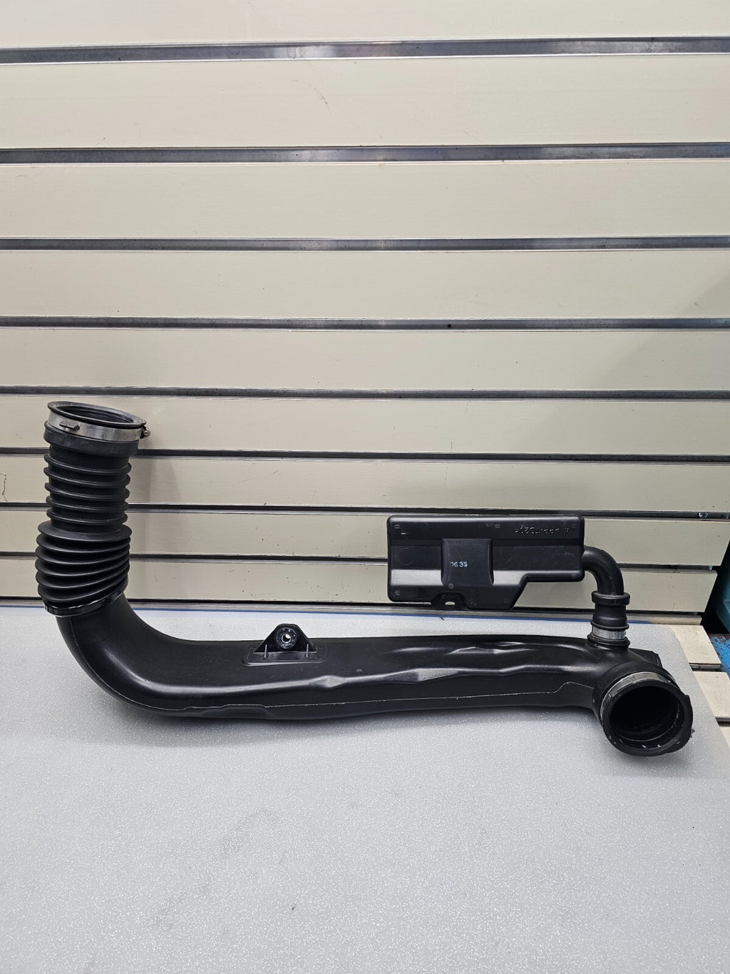 13-16 Dodge Dart 2.4L Engine Air Intake Cleaner Hose Mopar Duct Assembly OEM