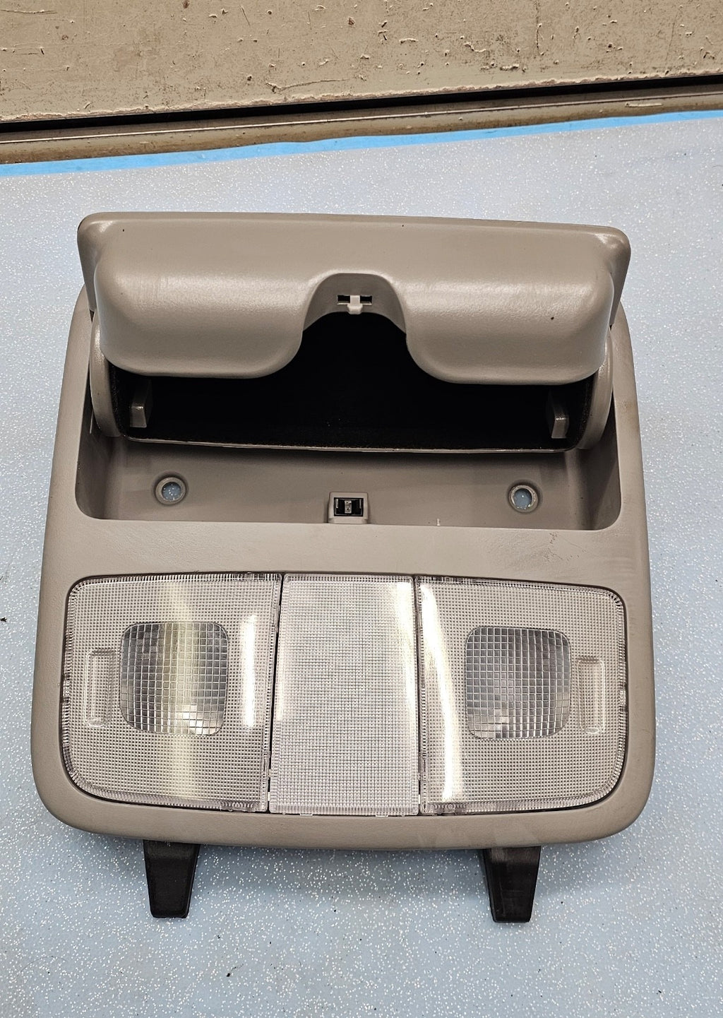 07-10 Hyundai Elantra Overhead Console Storage Display Dome Map Light Gray Front