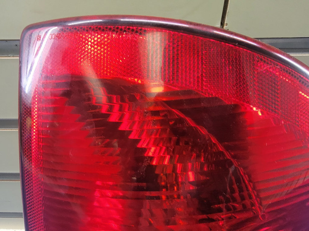 🔥04-07 Chrysler Town Country Dodge Grand Caravan left driver Taillight Assembly