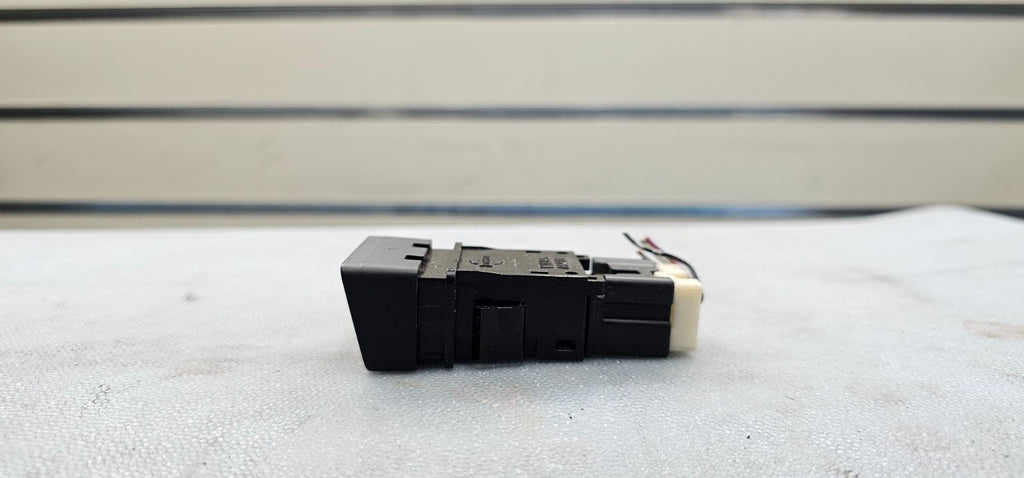 04-15 Armada Titan Hazard Emergency Warning Light Button Control Switch Assembly