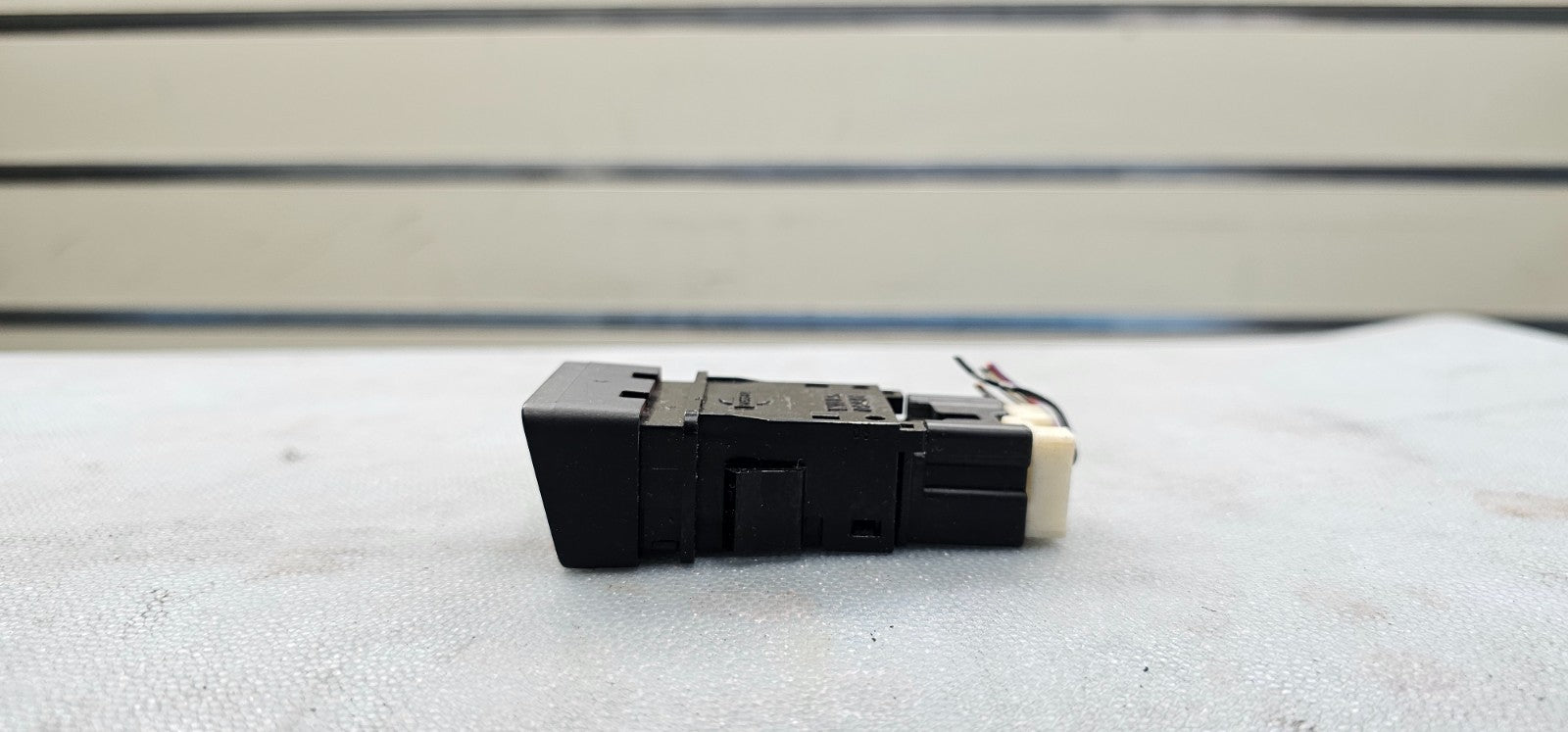 04-15 Armada Titan Hazard Emergency Warning Light Button Control Switch Assembly