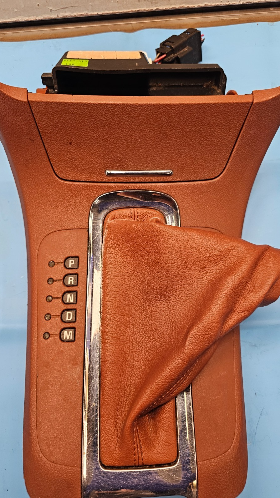 🔥08-12 MALIBU AUTOMATIC TRANSMISSION FLOOR GEAR LEVER SHIFTER TRIM BEZEL TAN