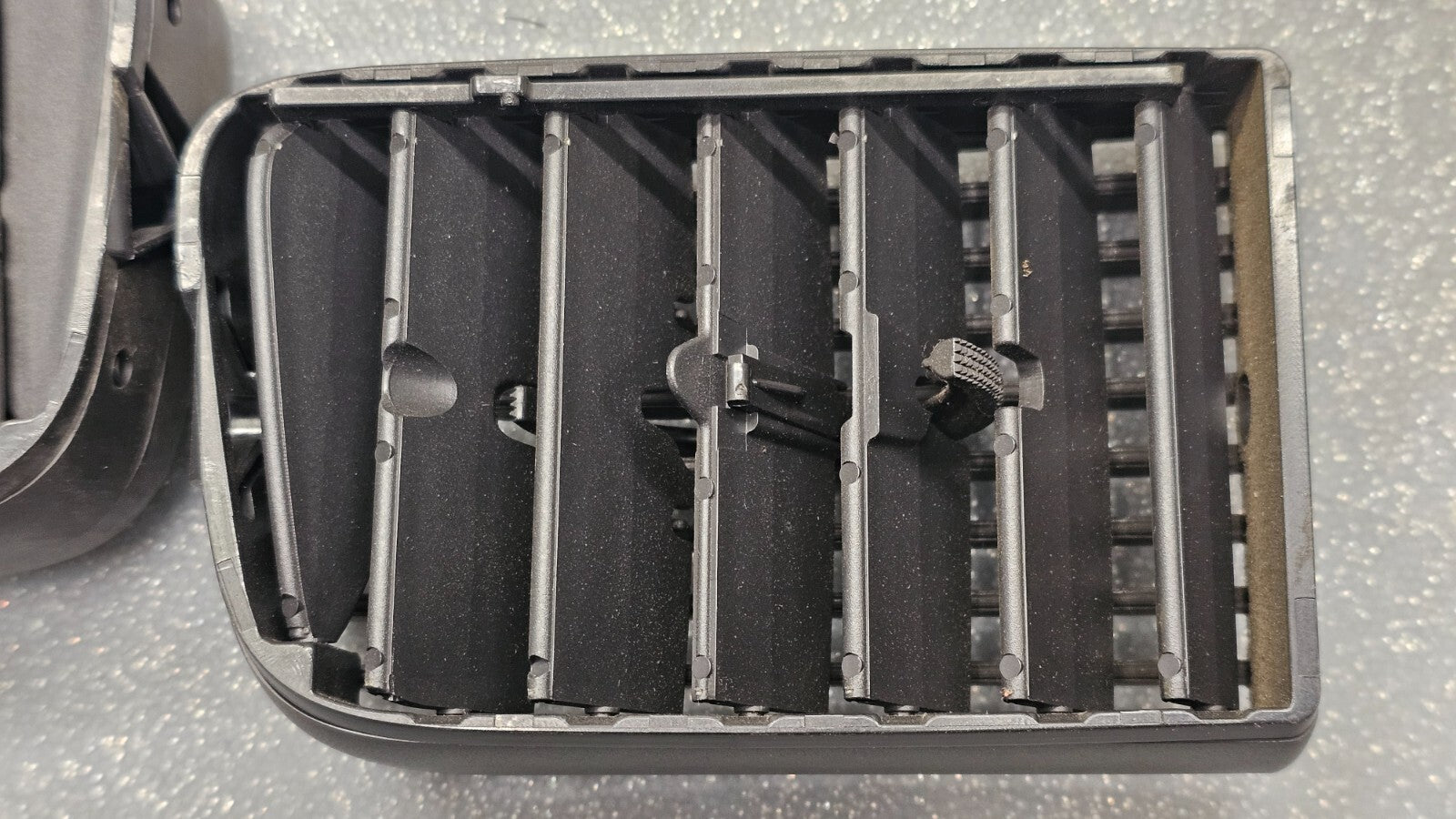 02-05 Dodge RAM CENTER DASH LEFT/RIGHT Heater Air Vents Filter Conditioner Pair