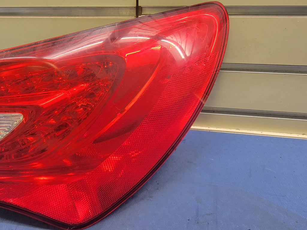 🔥2011 - 2014 Chrysler 200 Tail Light taillight tail lamp passenger side right