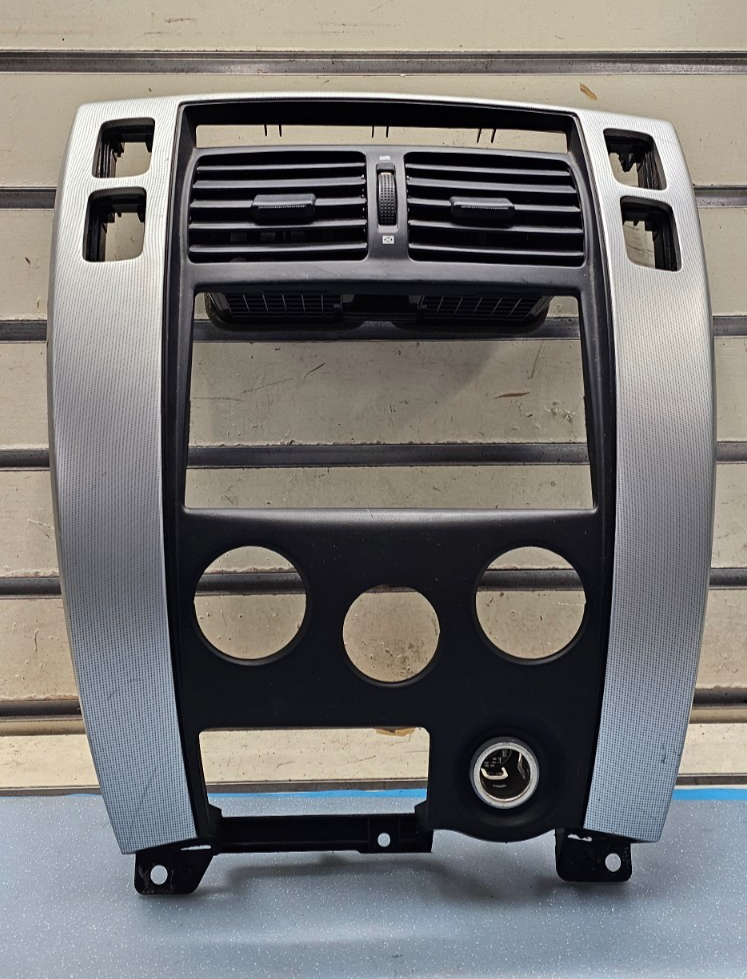 🔥06-09 Tucson Dash Radio Audio Stereo Climate Trim Panel Bezel Silver/Black