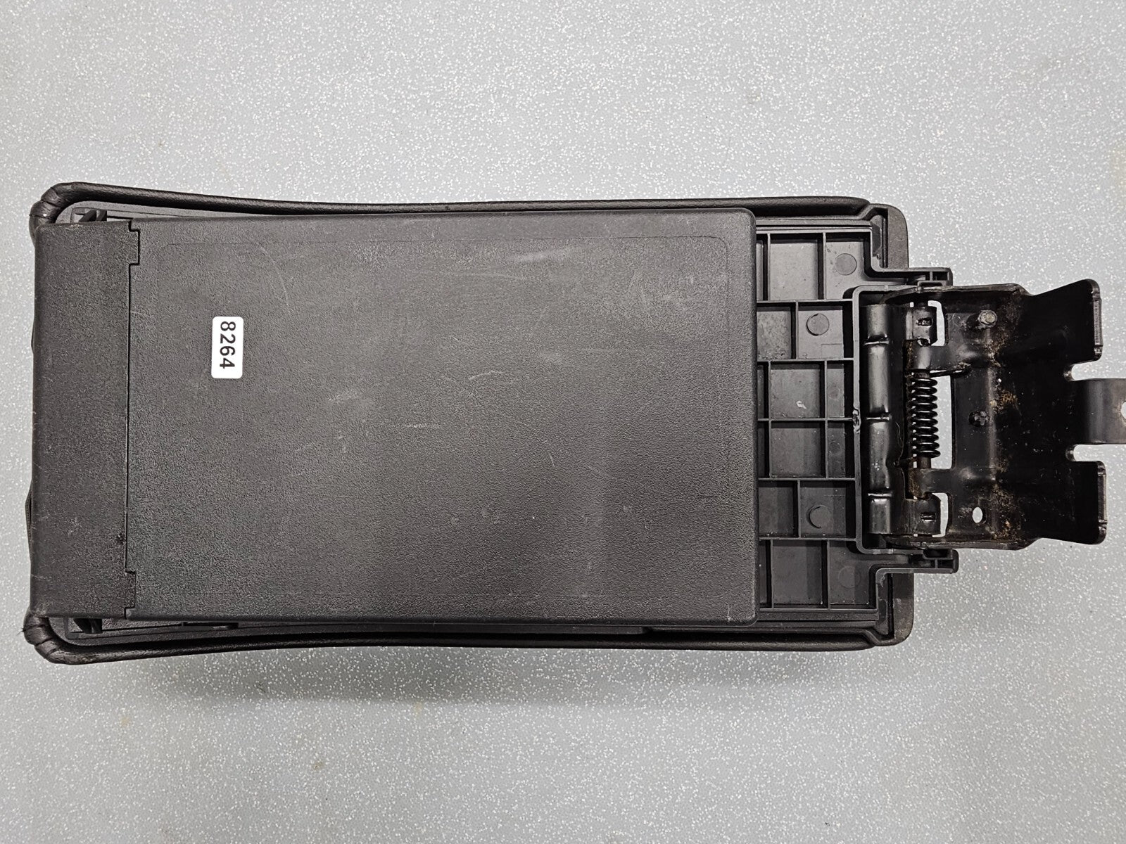 🔥08-12 Chevy Malibu CENTER CONSOLE LID ARMREST ASSEMBLY STORAGE COVER BLACK OEM